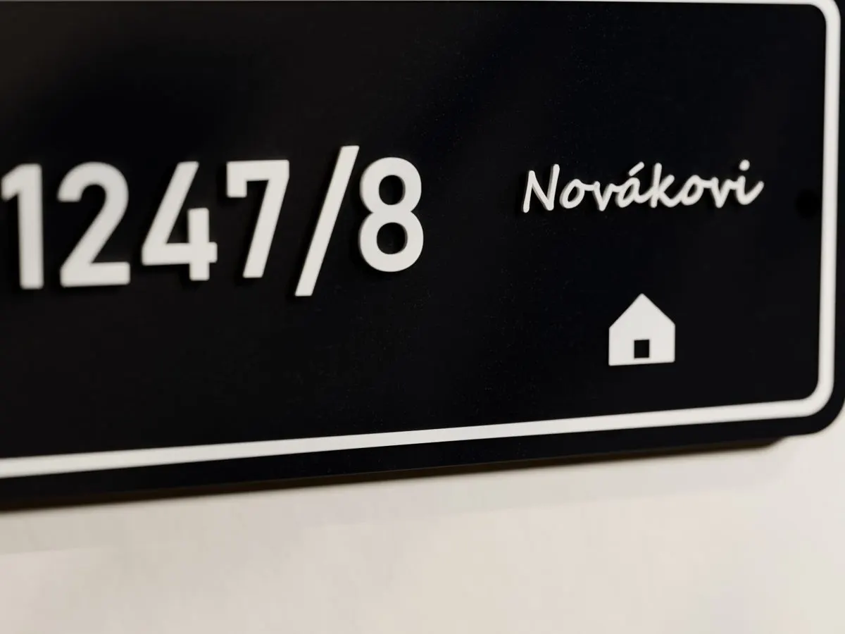 Tabliczka na dom z nazwiskiem i numerem - obrazek 2