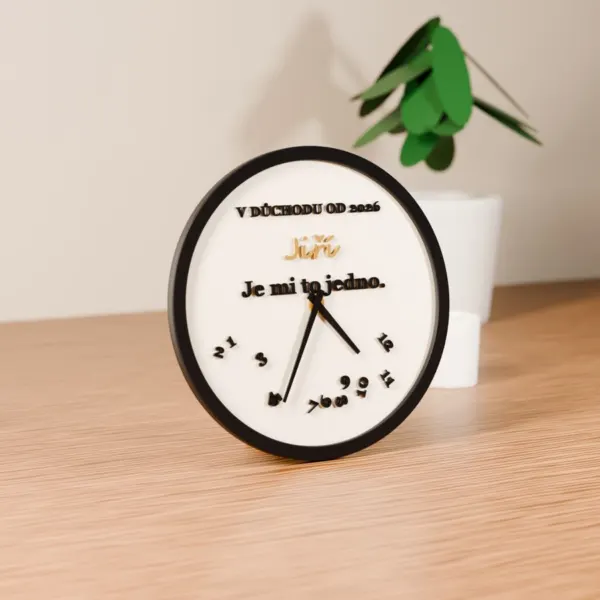 Hodiny důchodce „Je mi to jedno“ se jménem